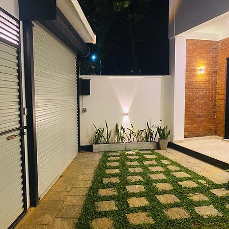 Ocean Ripples Hikkaduwa Exterior foto