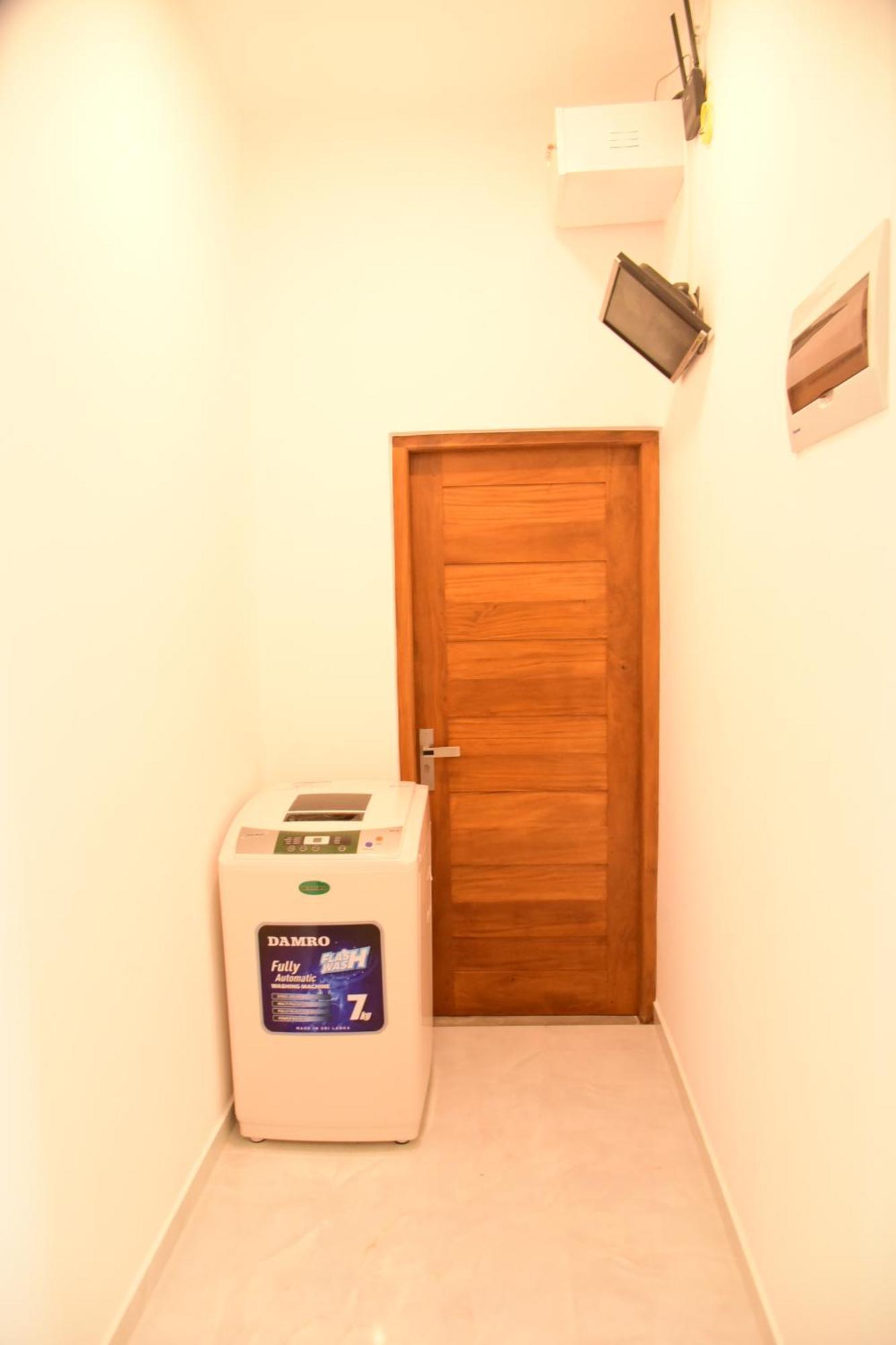 Ocean Ripples Hikkaduwa Exterior foto