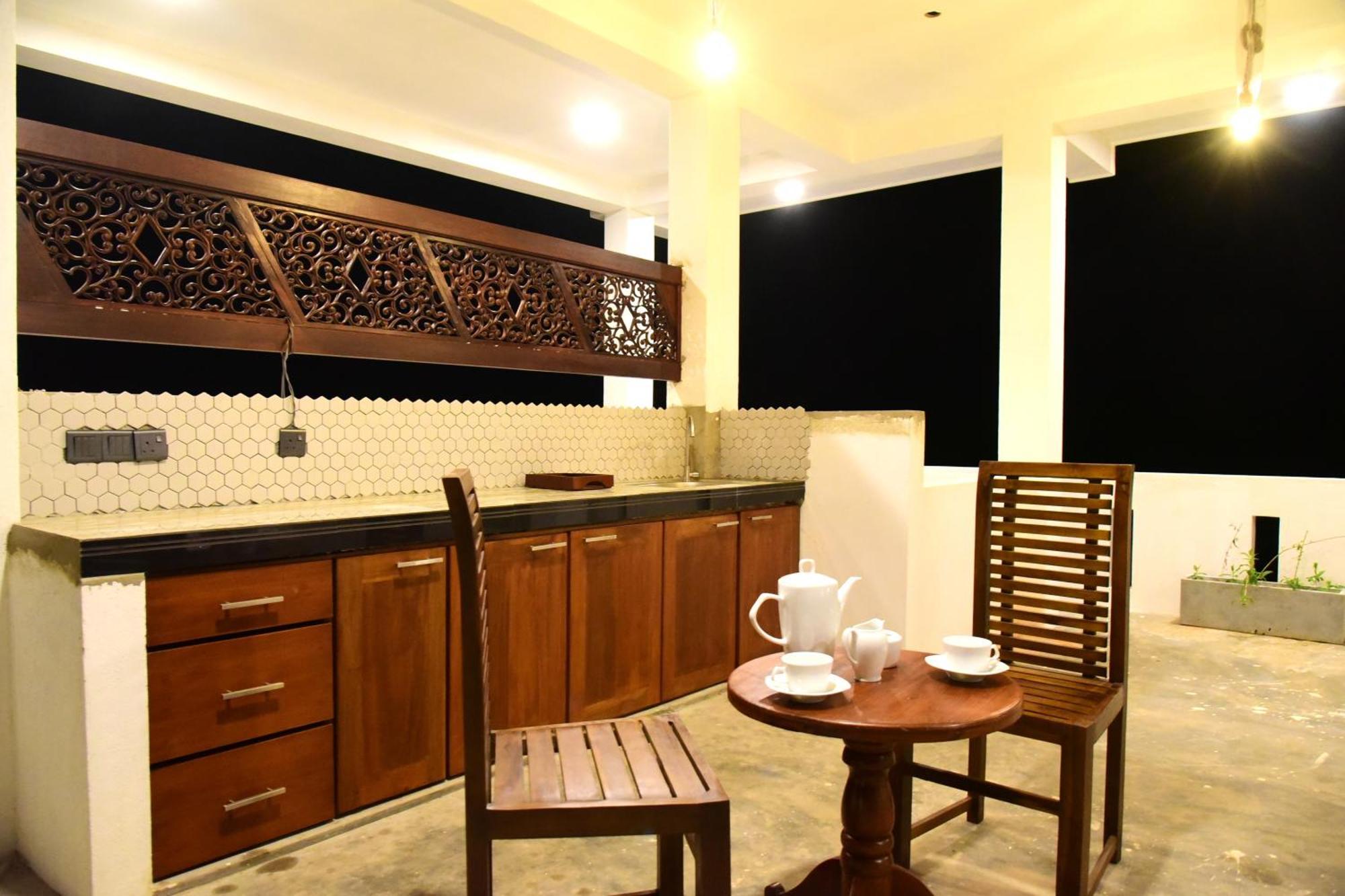 Ocean Ripples Hikkaduwa Exterior foto