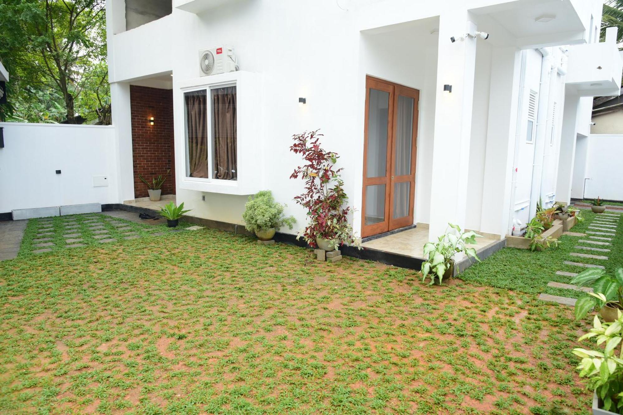 Ocean Ripples Hikkaduwa Exterior foto